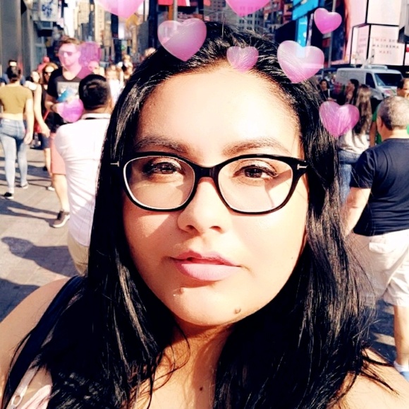 Meet your Posher, Monica - Picture 1 of 1